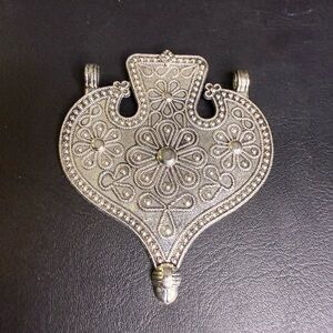 Pewter spade shaped pendant